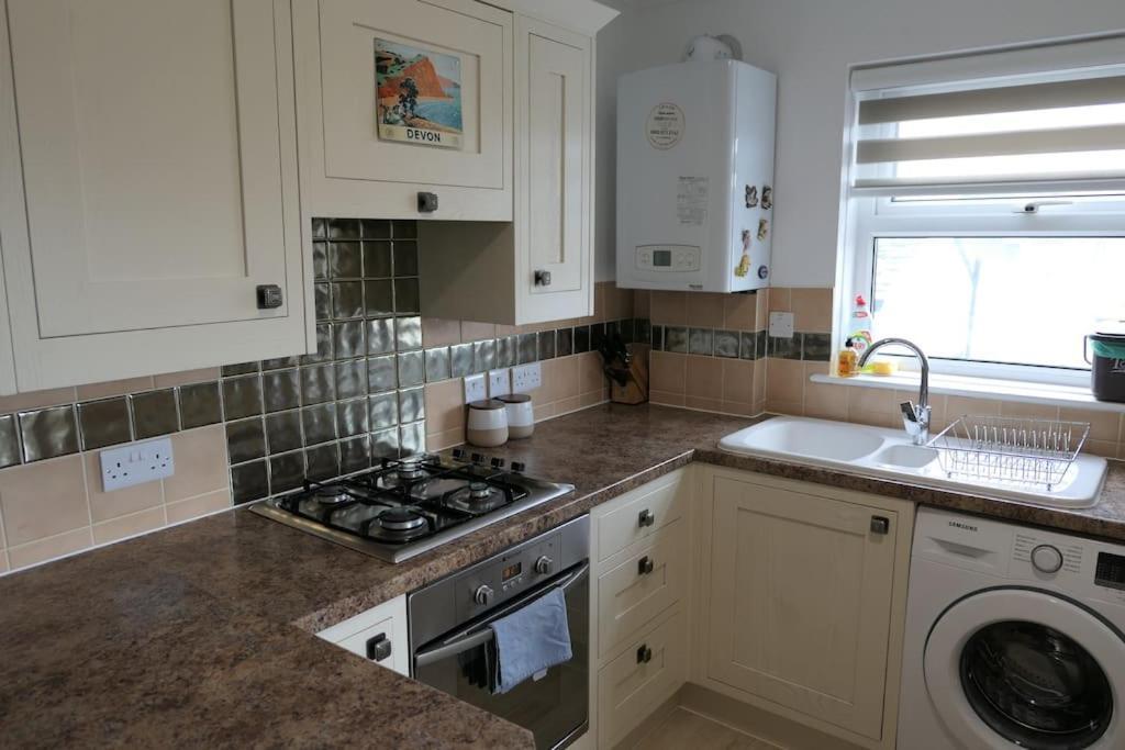 Spacious First Floor Family Flat, Sea View Торки Экстерьер фото