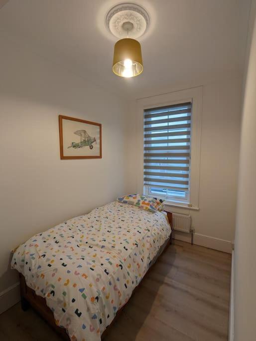 Spacious First Floor Family Flat, Sea View Торки Экстерьер фото